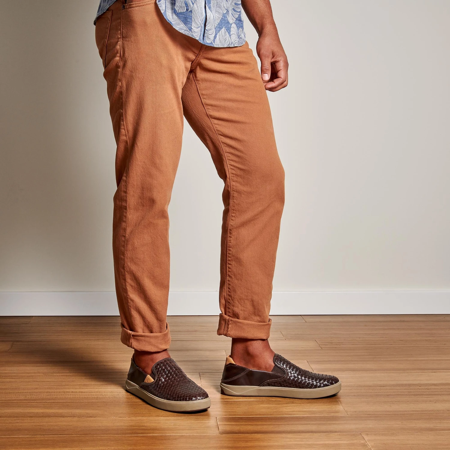 OluKai Lae‘ahi Lauhala - Dark Wood - Image 4