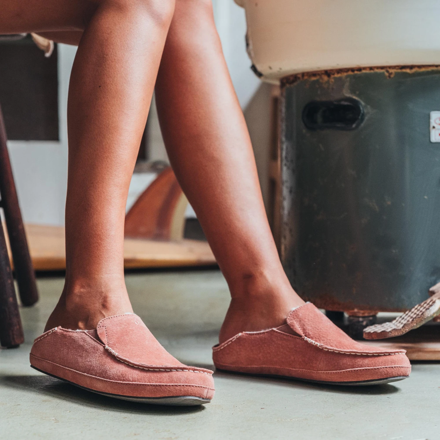 OluKai Nohea Slipper - Cedarwood - Image 2