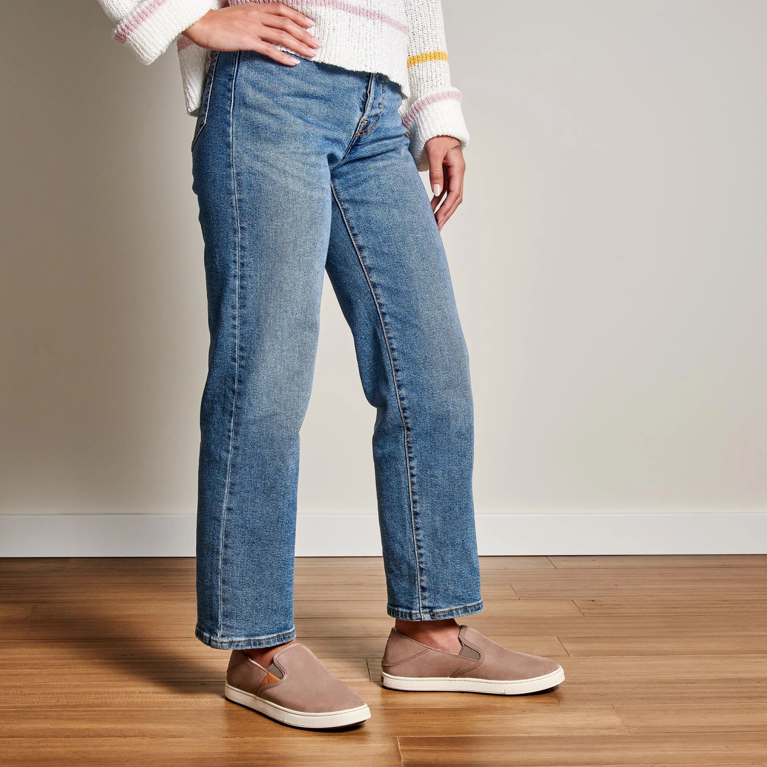 OluKai Pehuea Heu - Taupe Grey - Image 4