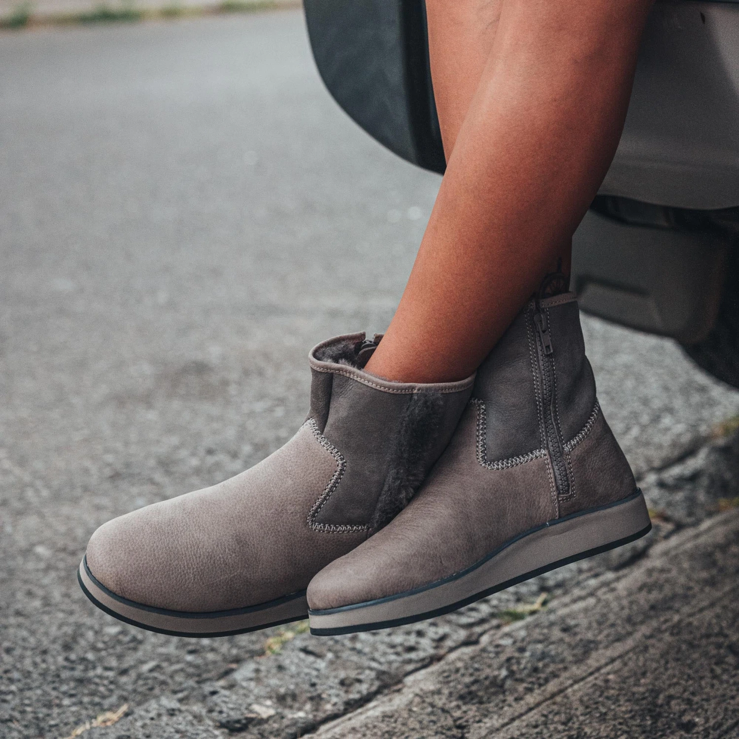 OluKai Pāʻina Hulu - Fog - Image 2