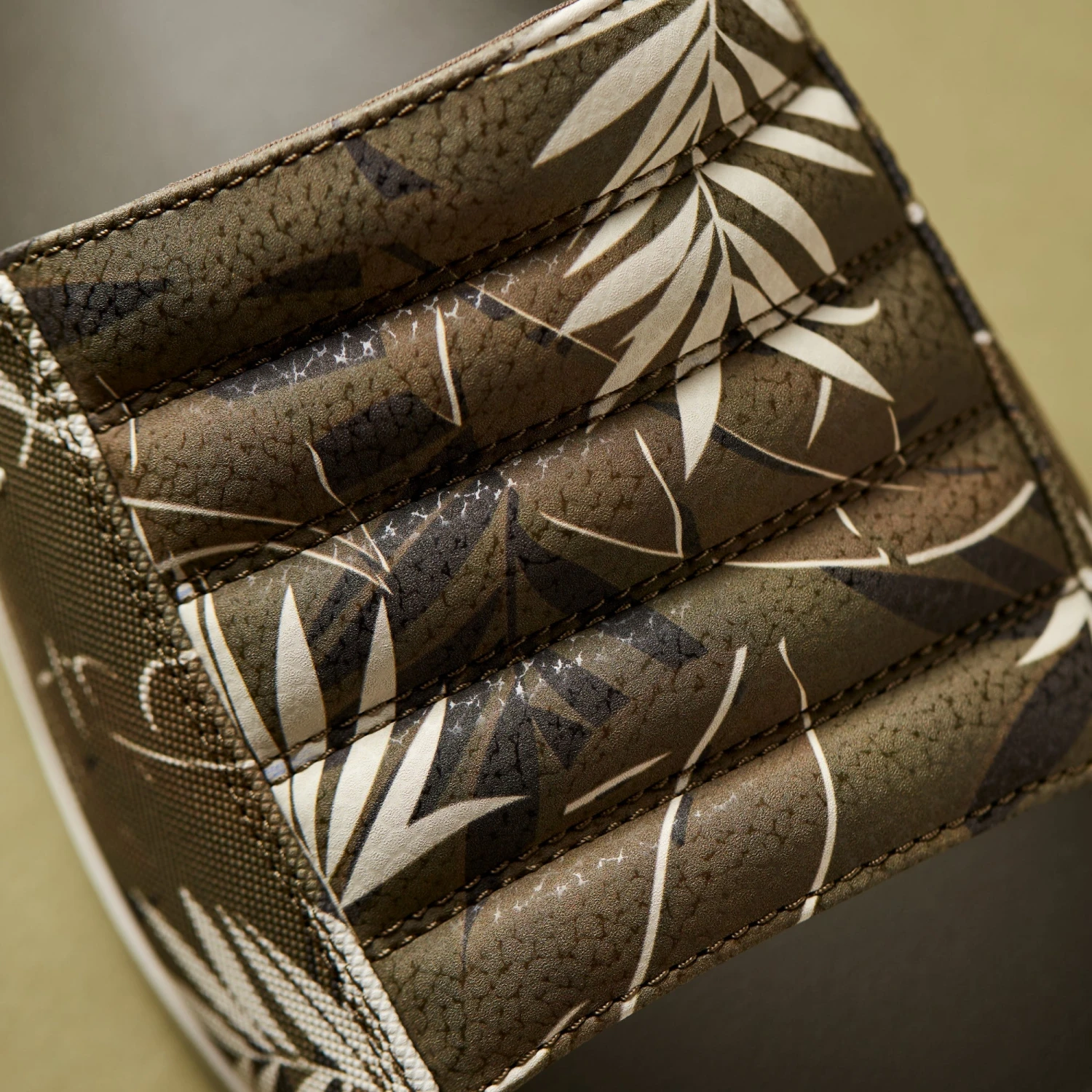 OluKai Maha 'Olu - Hunter / Aloha - Image 2